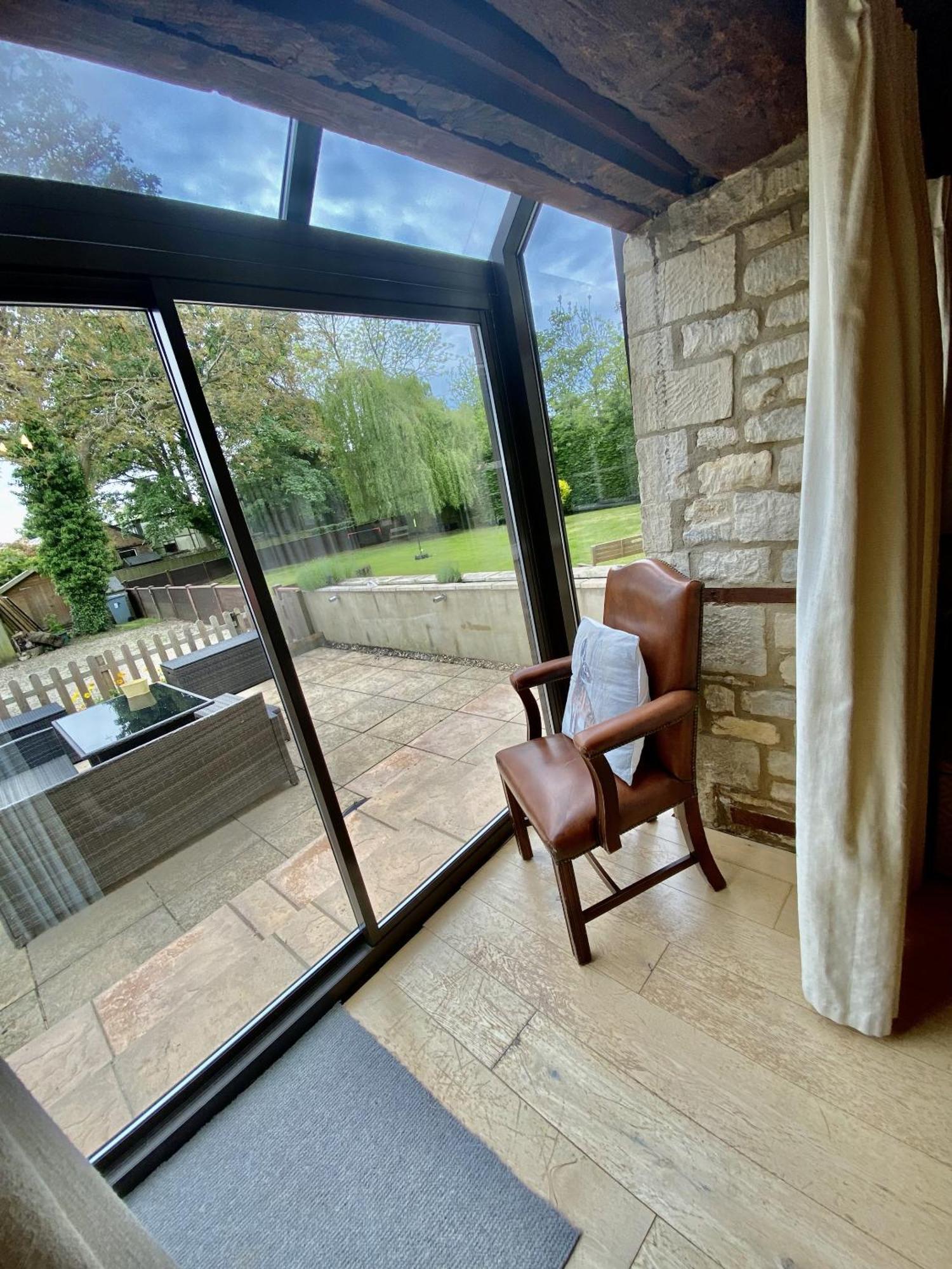 Villa The Old Coach House Witney Exterior foto